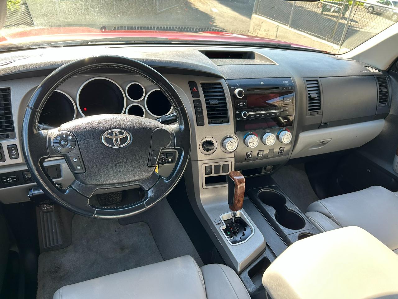 Toyota Tundra  2010