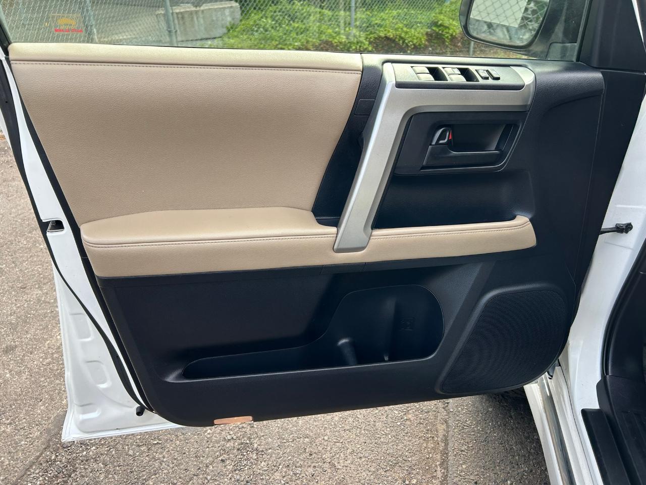 Toyota 4Runner Limited 4WD V6 2012