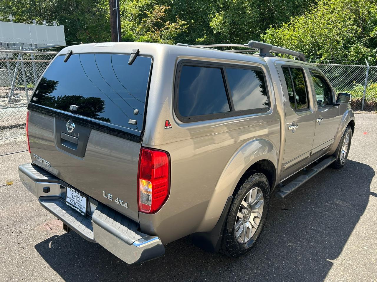 Nissan Frontier LE Crew Cab 4WD 2009