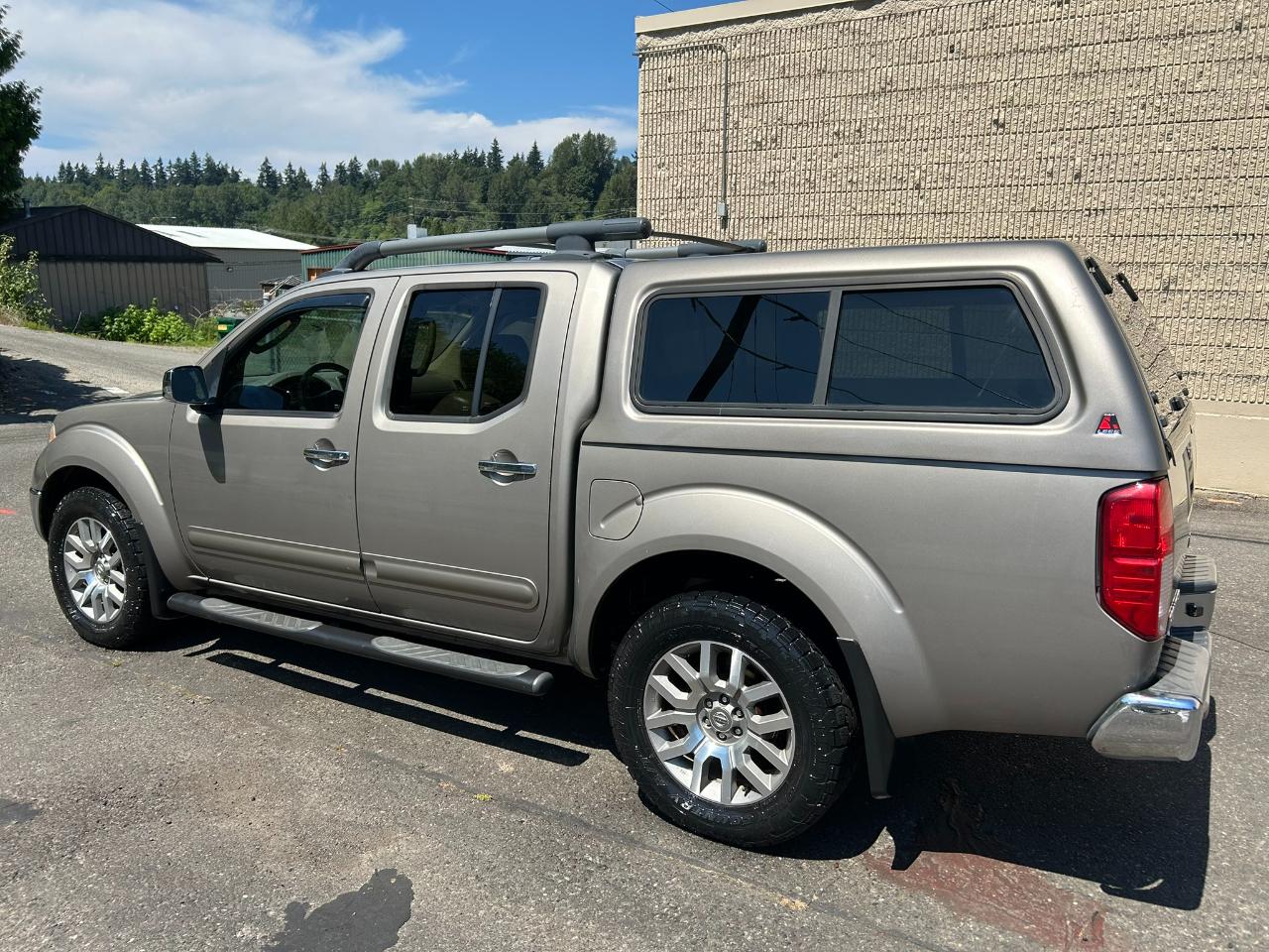Nissan Frontier LE Crew Cab 4WD 2009