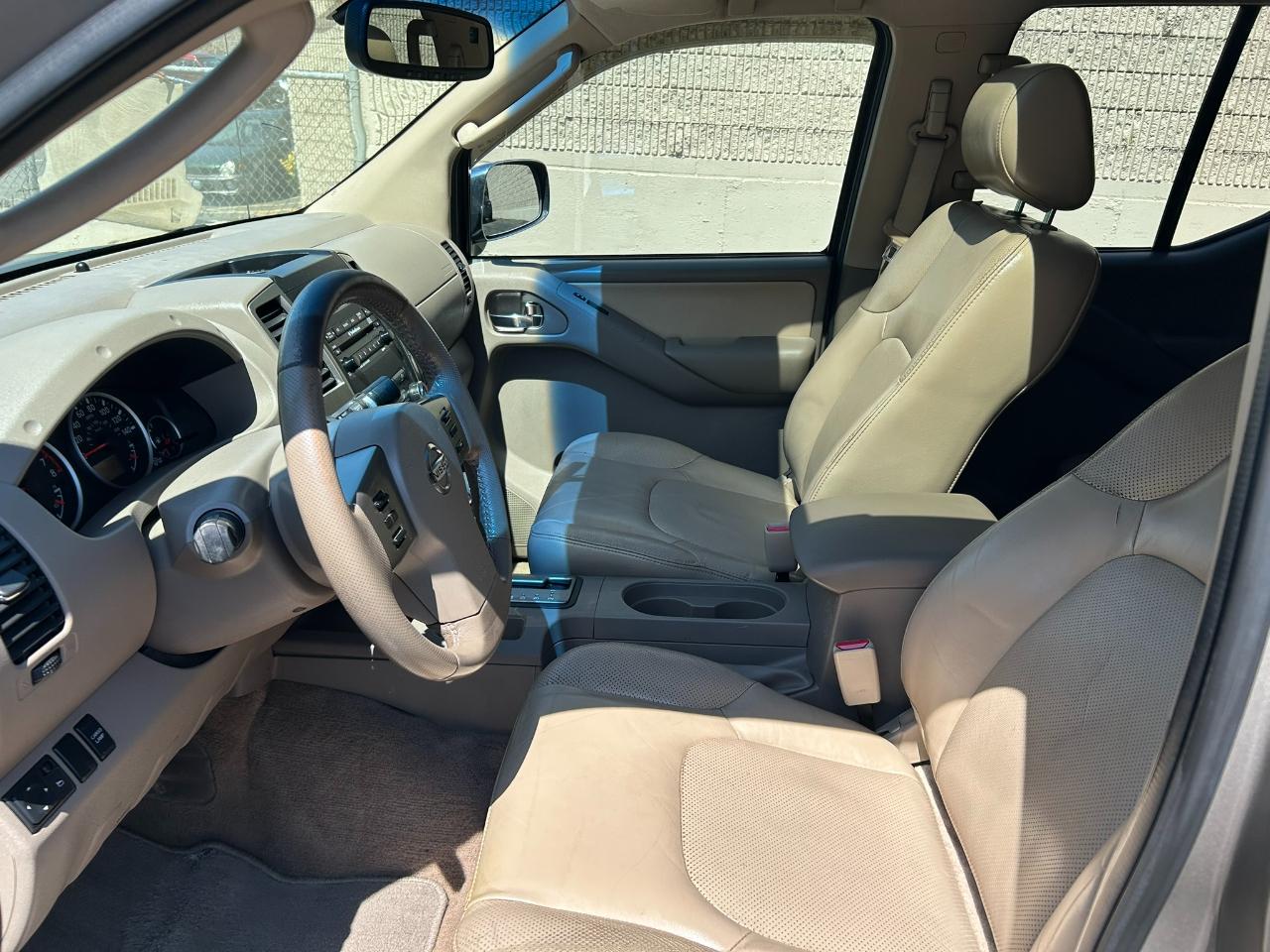 Nissan Frontier LE Crew Cab 4WD 2009