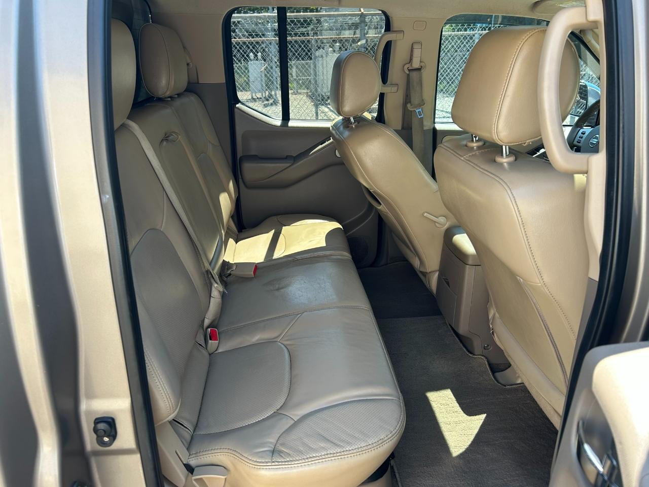 Nissan Frontier LE Crew Cab 4WD 2009