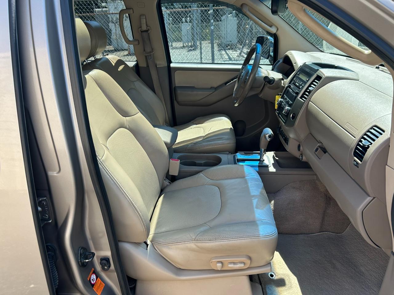 Nissan Frontier LE Crew Cab 4WD 2009