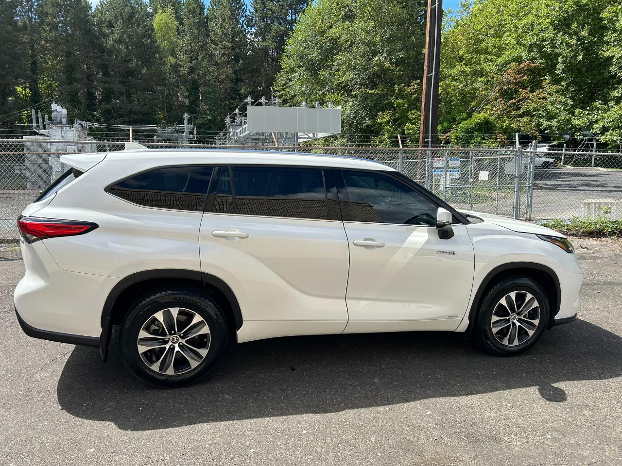 Toyota Highlander Hybrid XLE AWD 2021