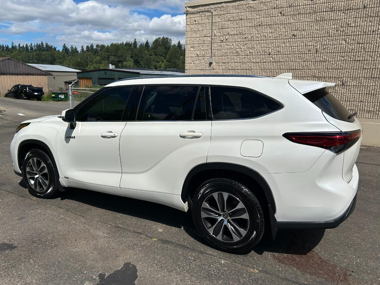 Toyota Highlander Hybrid XLE AWD 2021