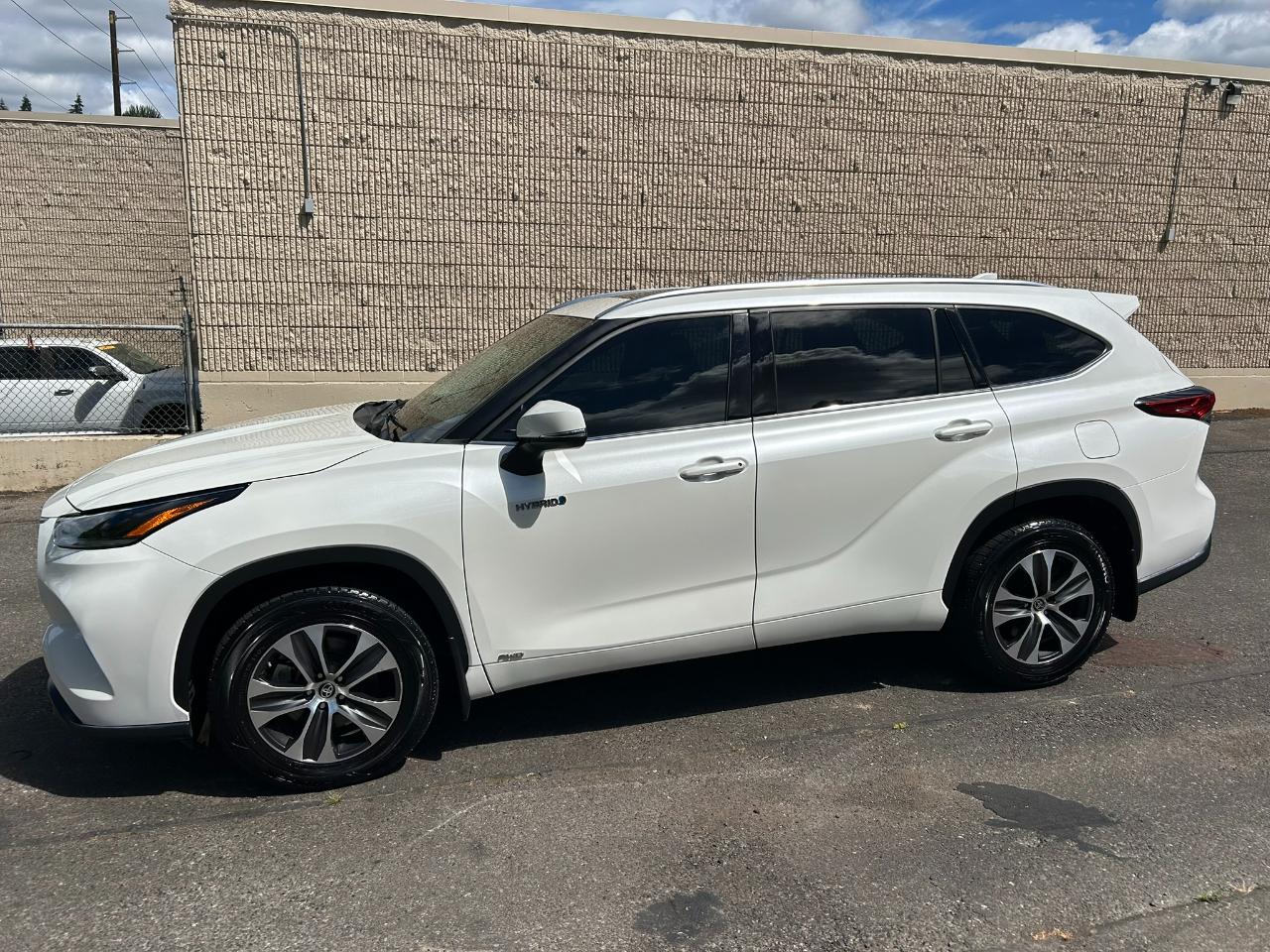 Toyota Highlander Hybrid XLE AWD 2021
