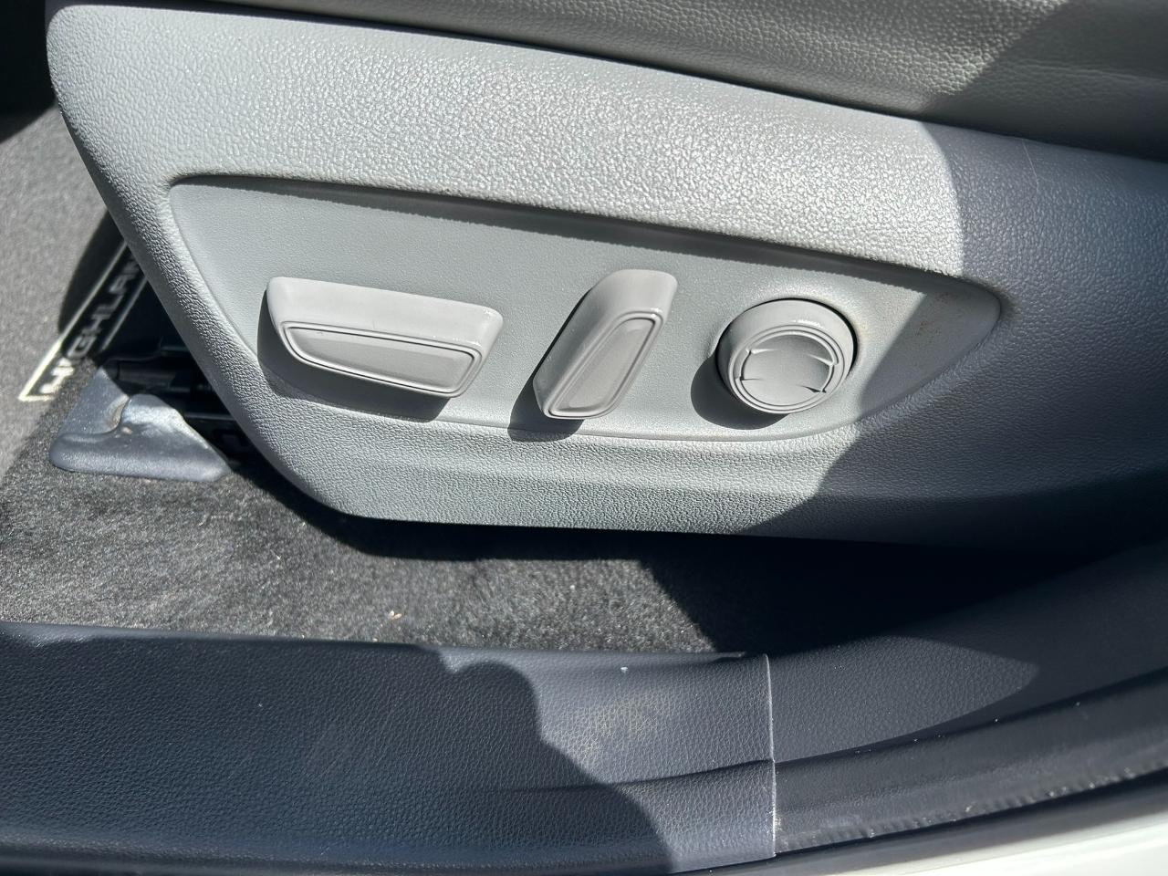 Toyota Highlander Hybrid XLE AWD 2021