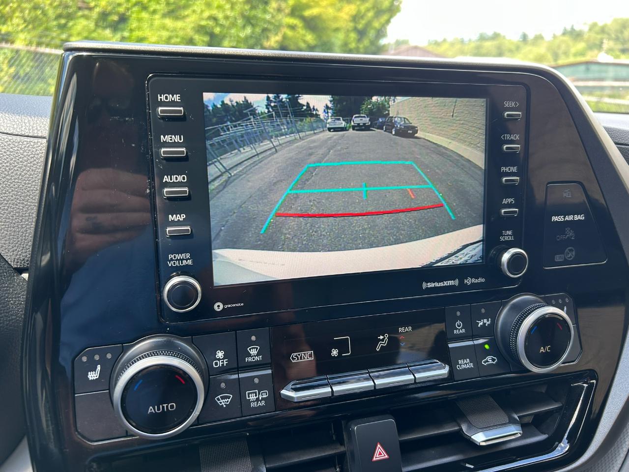 Toyota Highlander Hybrid XLE AWD 2021