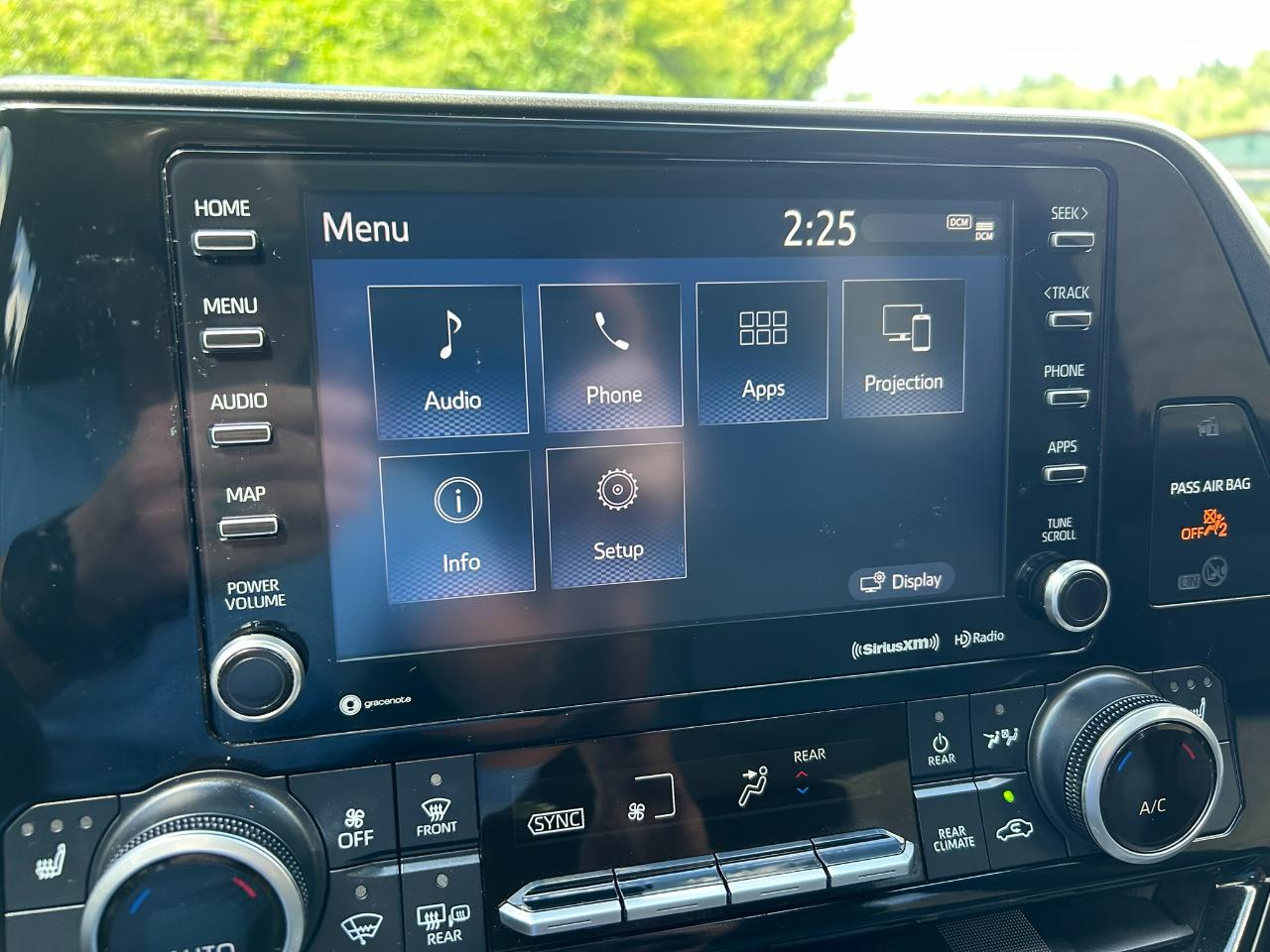 Toyota Highlander Hybrid XLE AWD 2021
