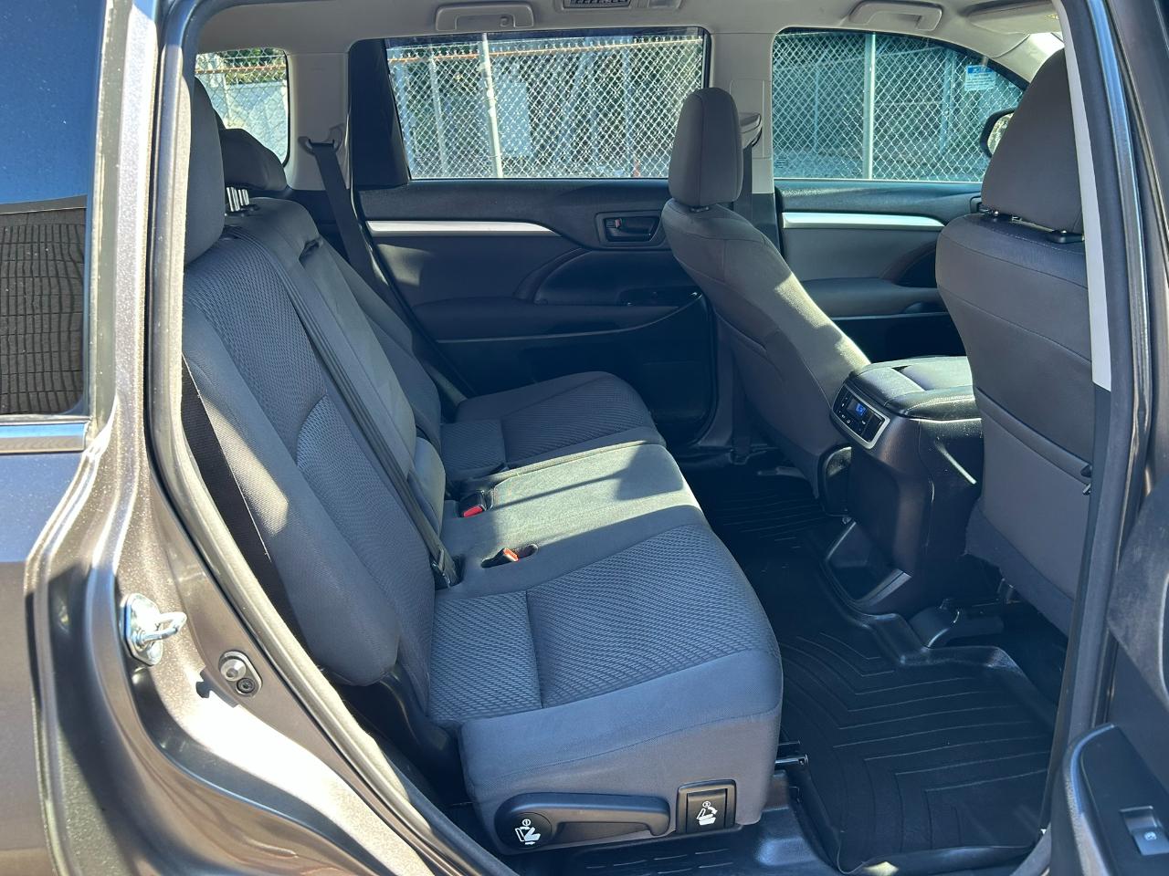 Toyota Highlander LE FWD I4 2015