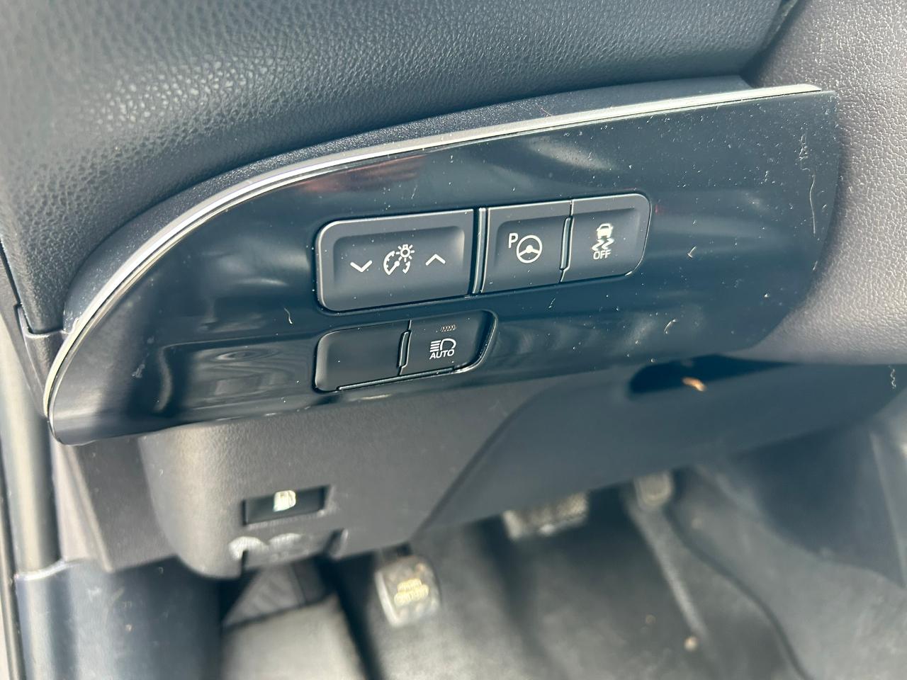 Toyota Prius XLE AWD-e 2019