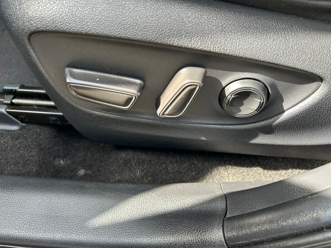 Toyota RAV4 Hybrid XLE 2019