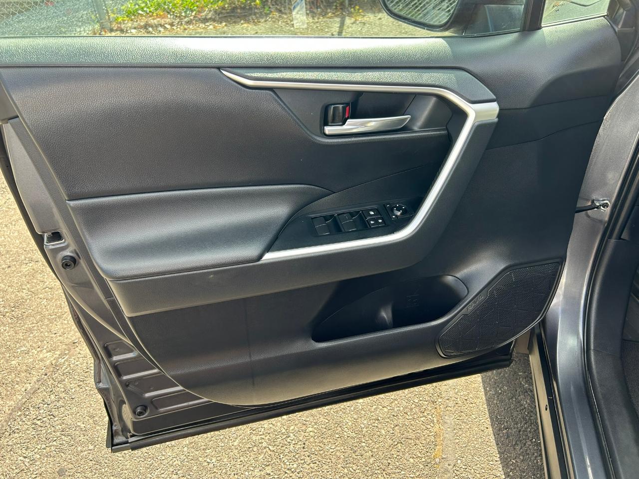 Toyota RAV4 Hybrid XLE 2019