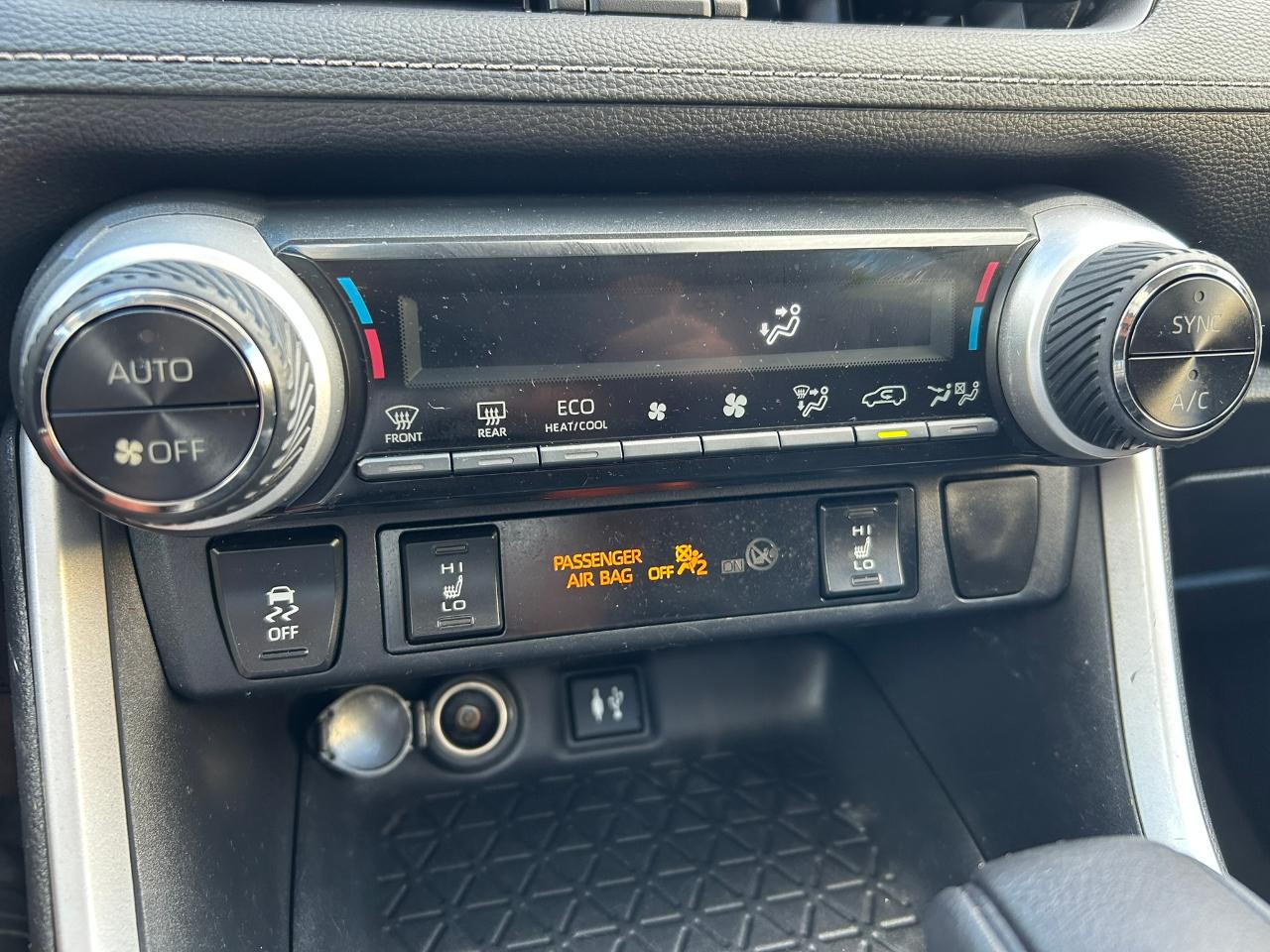 Toyota RAV4 Hybrid XLE 2019