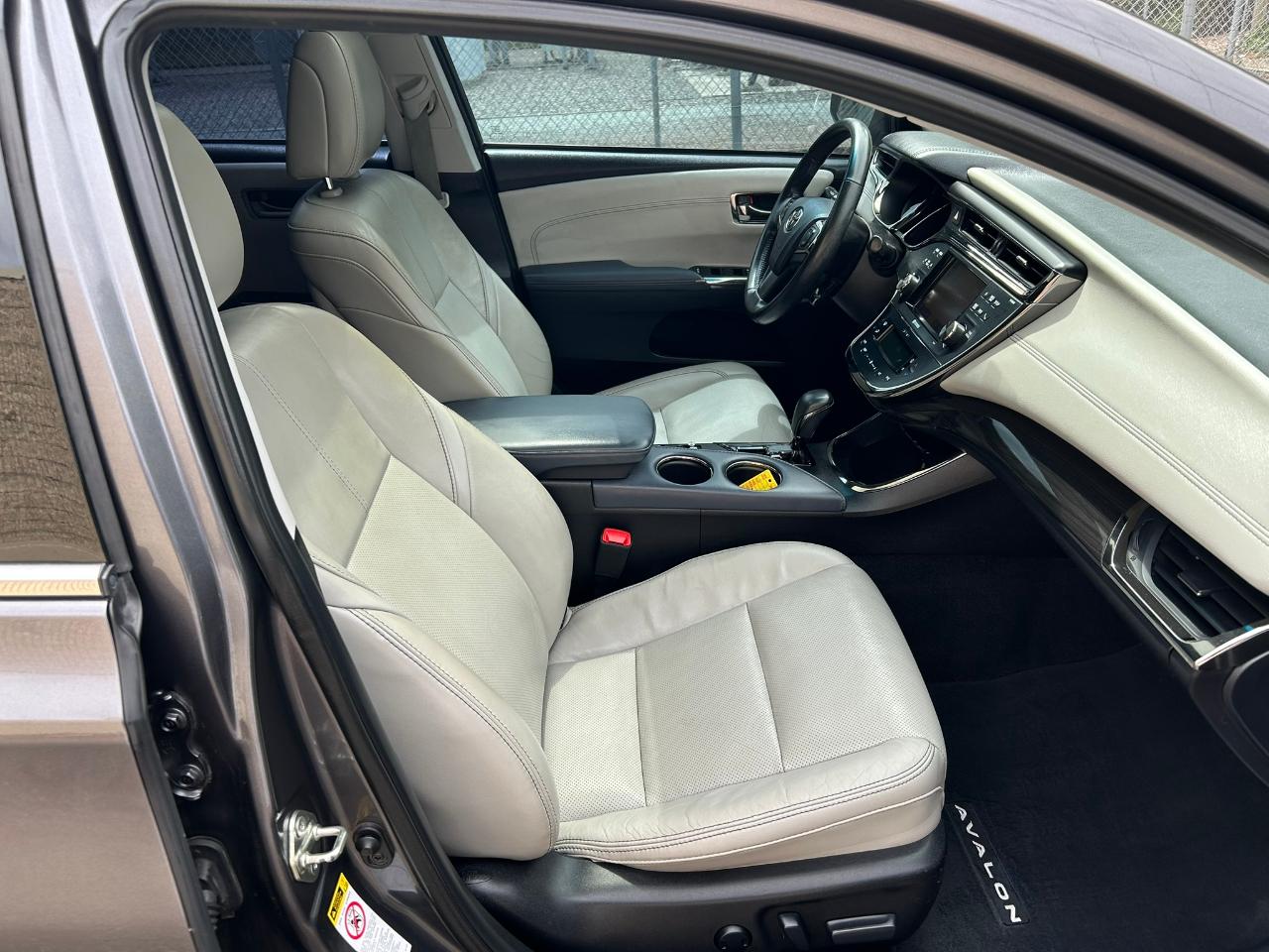 Toyota Avalon Hybrid Limited 2014