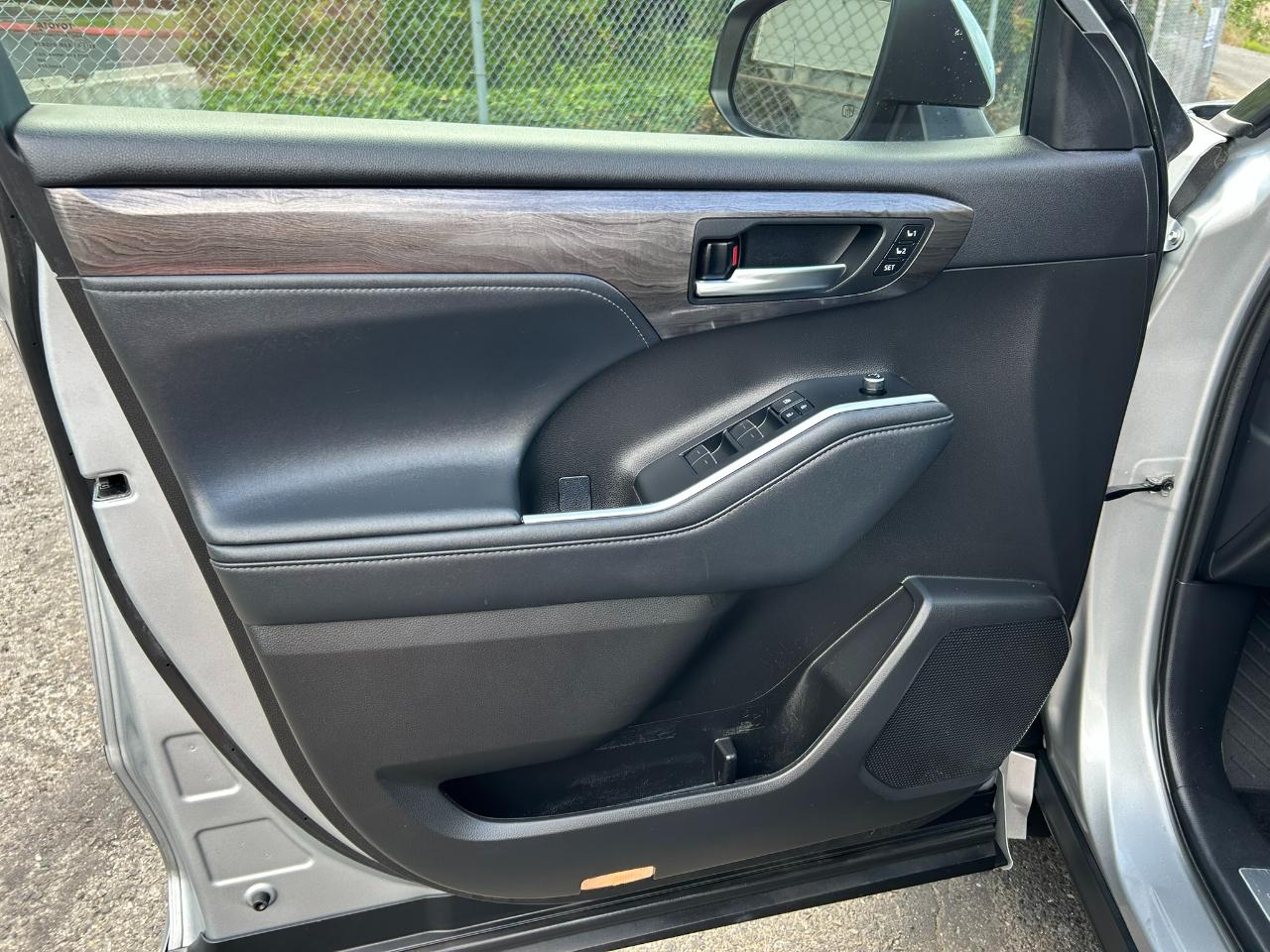 Toyota Highlander Hybrid Limited AWD 2021