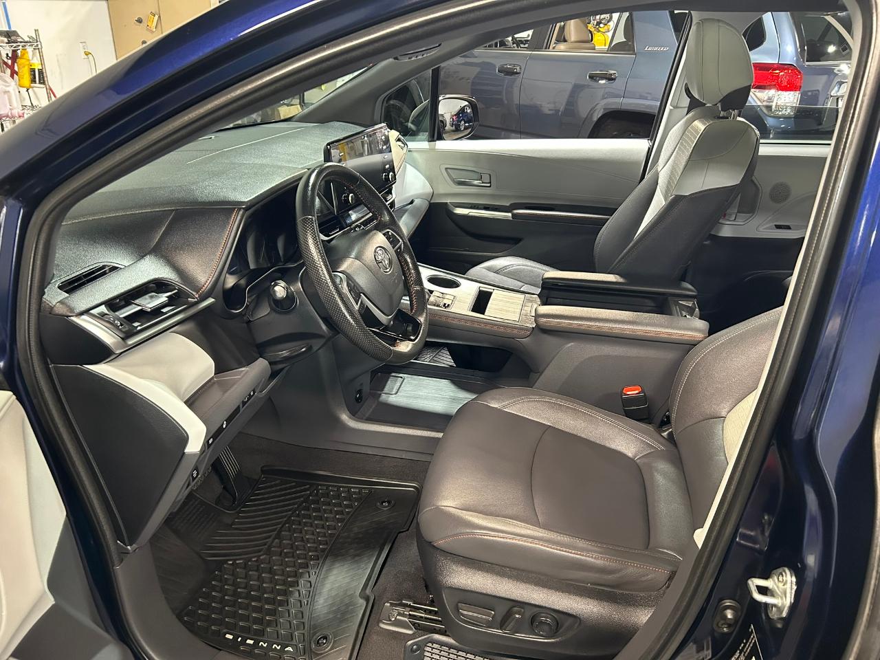 Toyota Sienna  2023