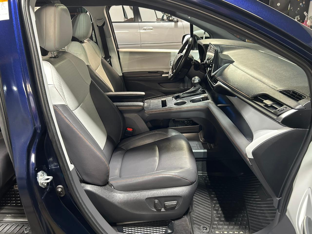 Toyota Sienna  2023