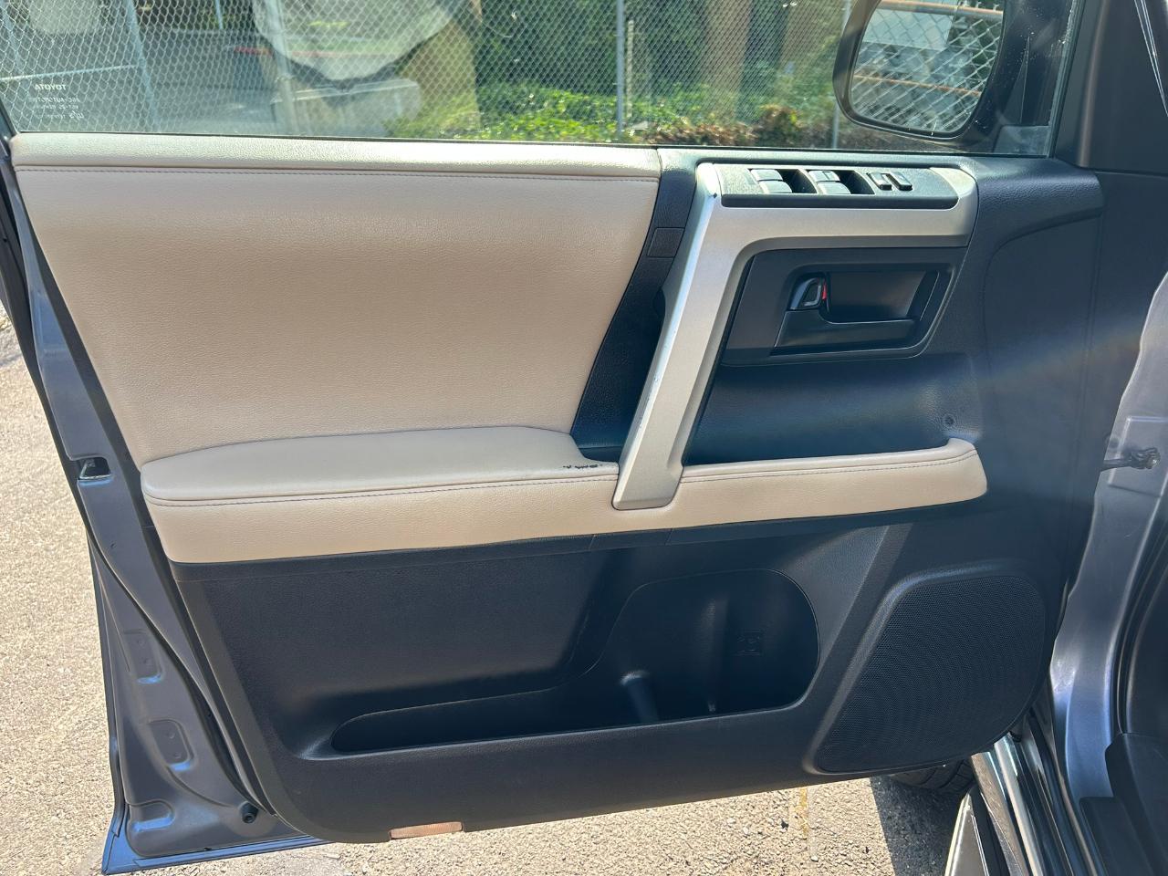 Toyota 4Runner Limited 4WD V6 2010