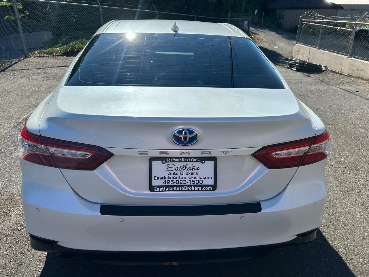 Toyota Camry Hybrid XLE 2018