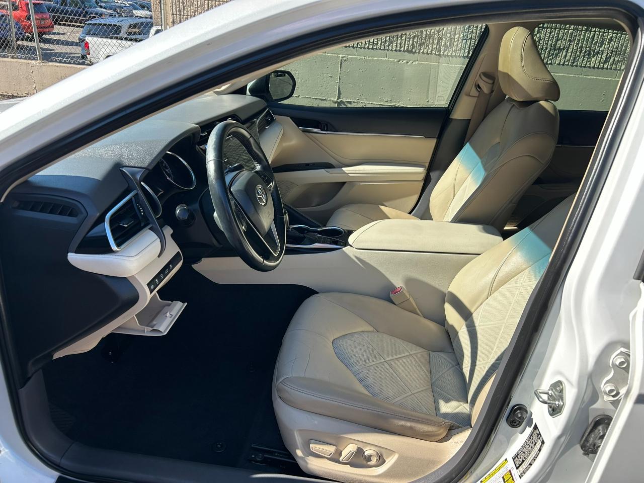 Toyota Camry Hybrid XLE 2018