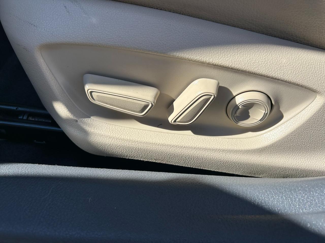 Toyota Camry Hybrid XLE 2018