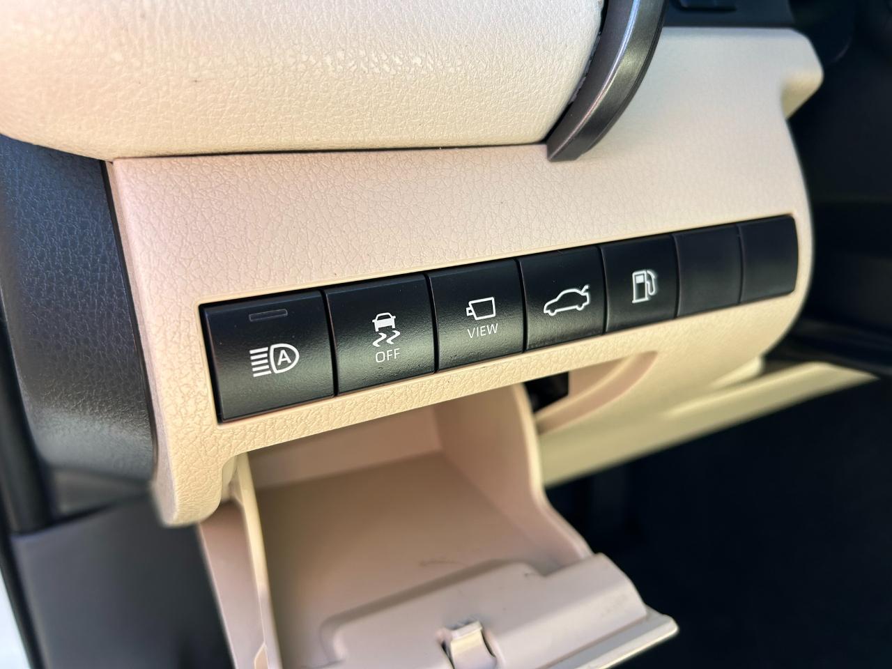 Toyota Camry Hybrid XLE 2018