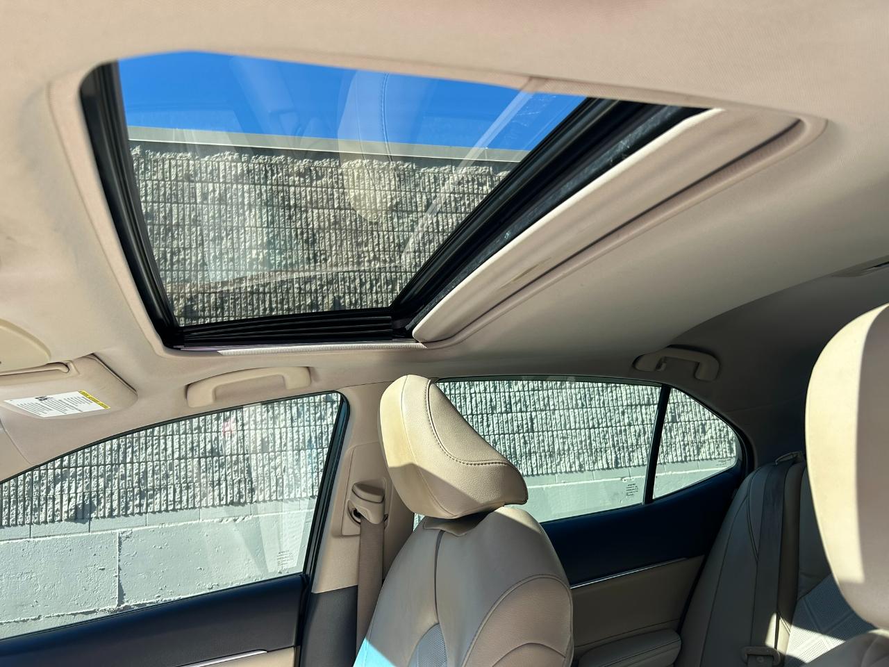 Toyota Camry Hybrid XLE 2018