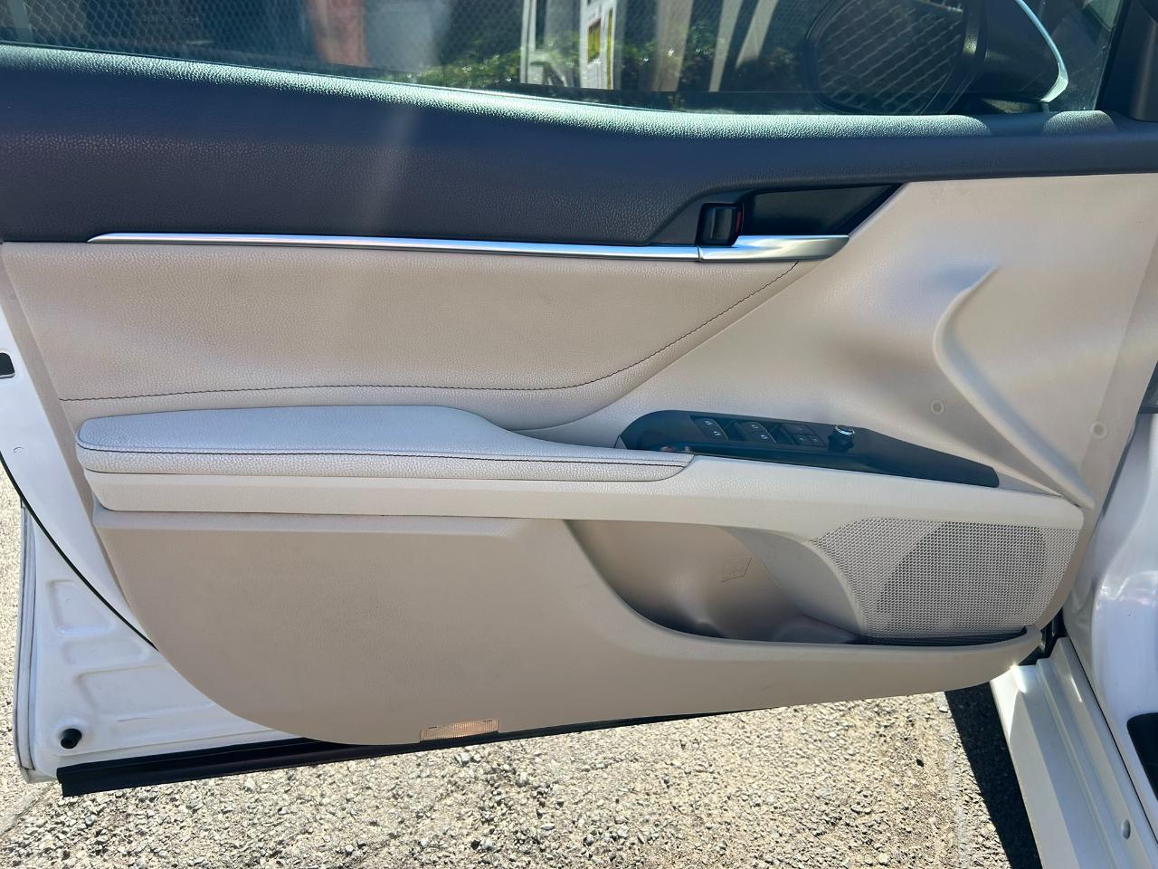 Toyota Camry Hybrid XLE 2018