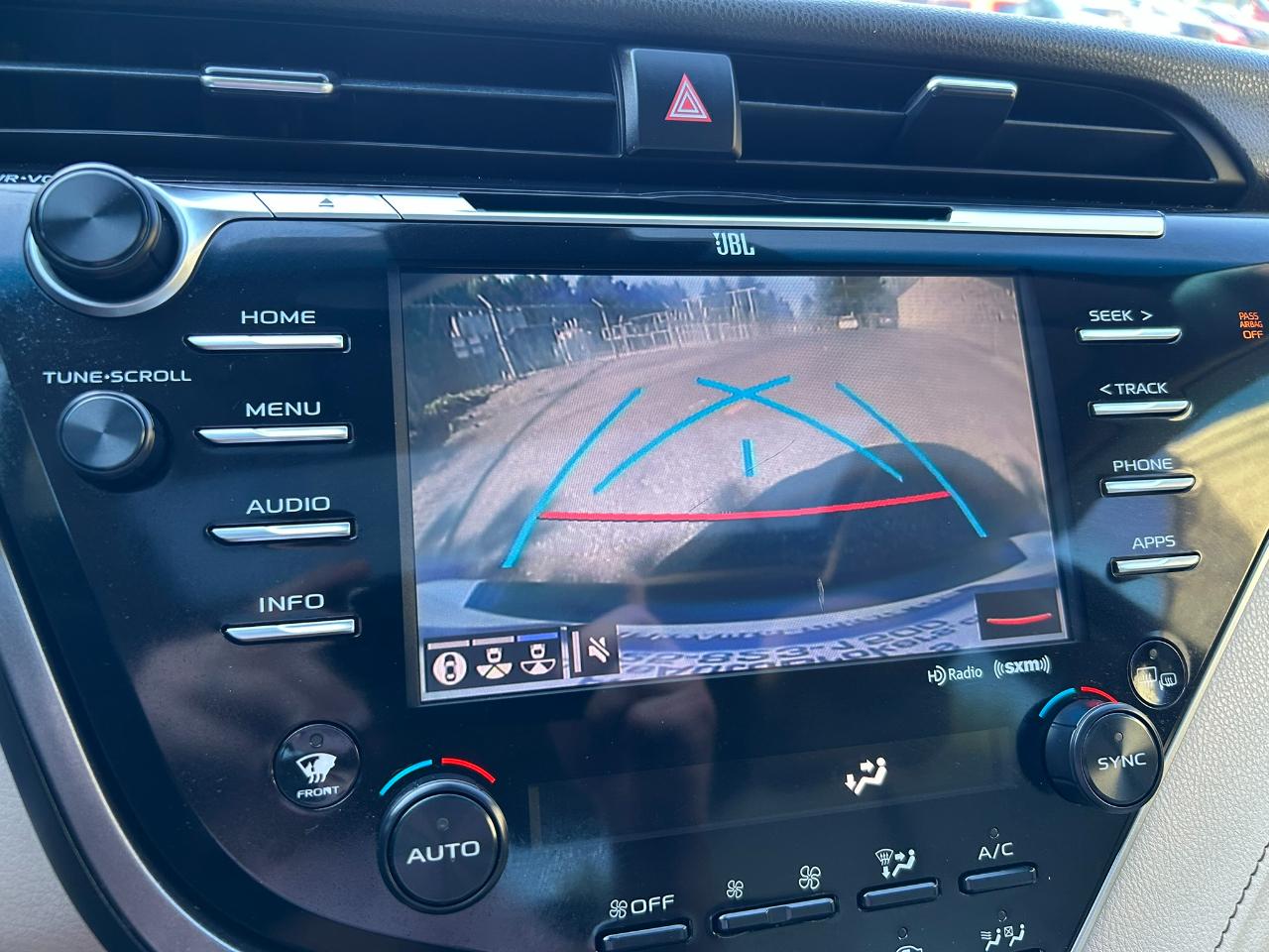 Toyota Camry Hybrid XLE 2018