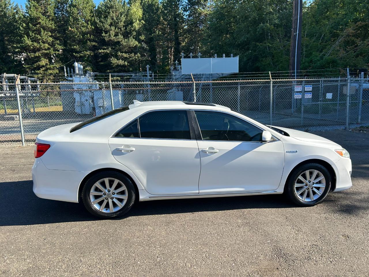 Toyota Camry Hybrid XLE 2012