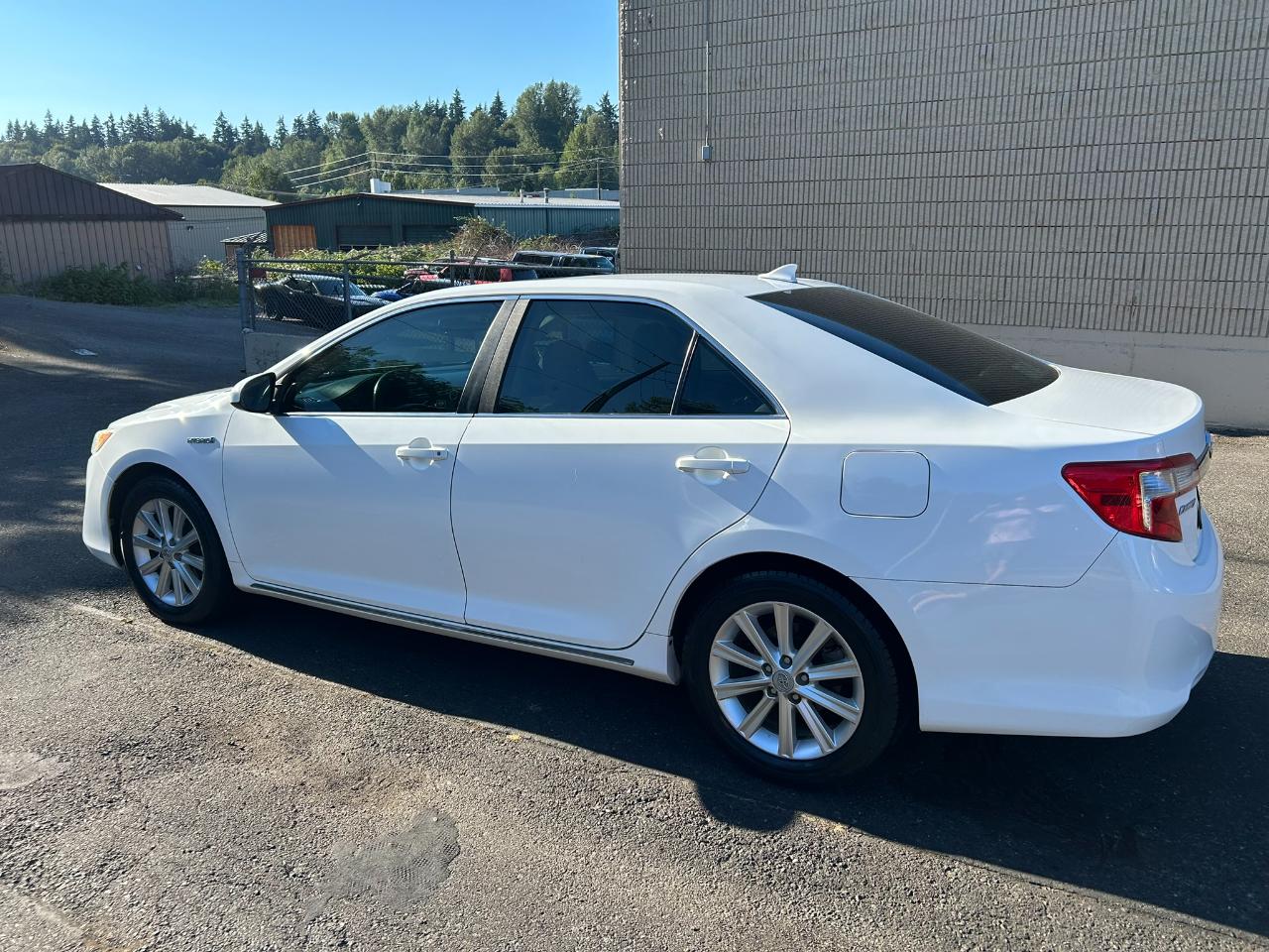 Toyota Camry Hybrid XLE 2012