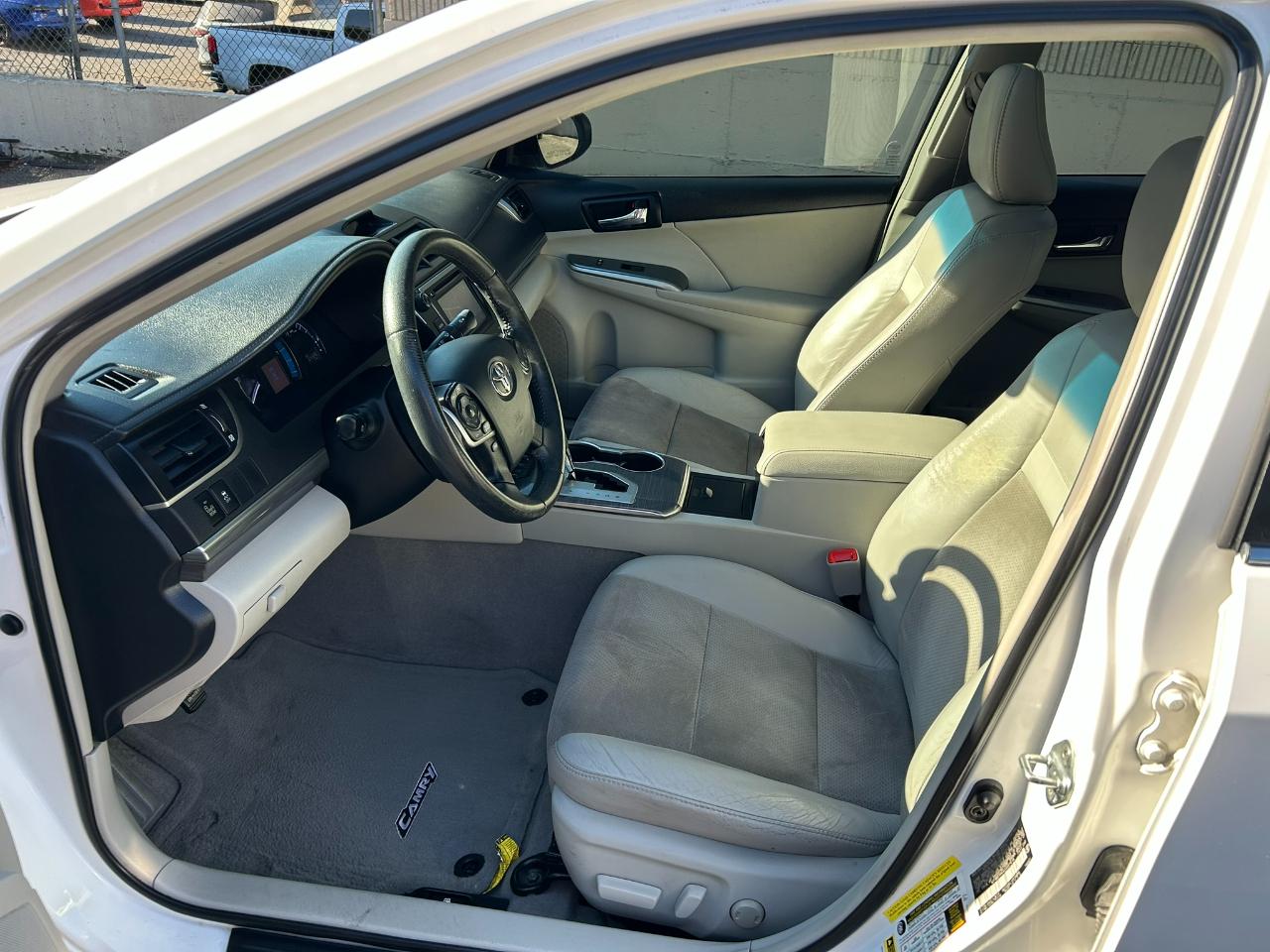 Toyota Camry Hybrid XLE 2012