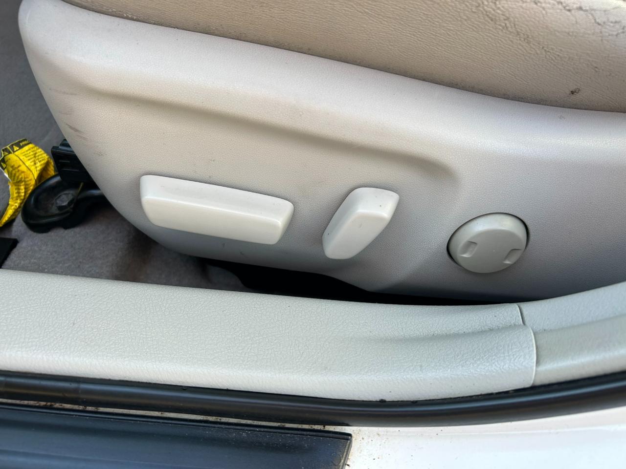 Toyota Camry Hybrid XLE 2012