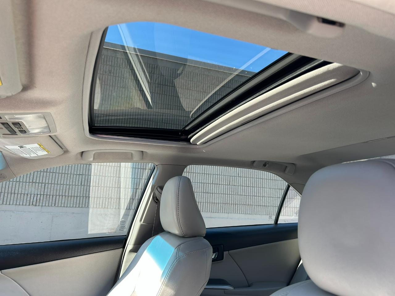 Toyota Camry Hybrid XLE 2012