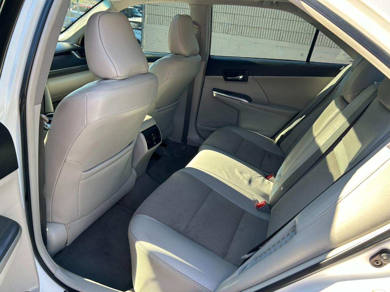Toyota Camry Hybrid XLE 2012