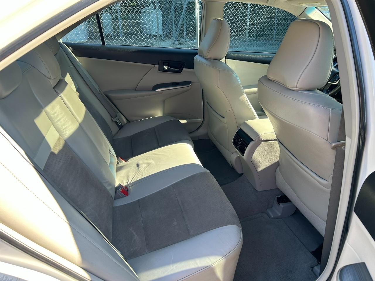 Toyota Camry Hybrid XLE 2012