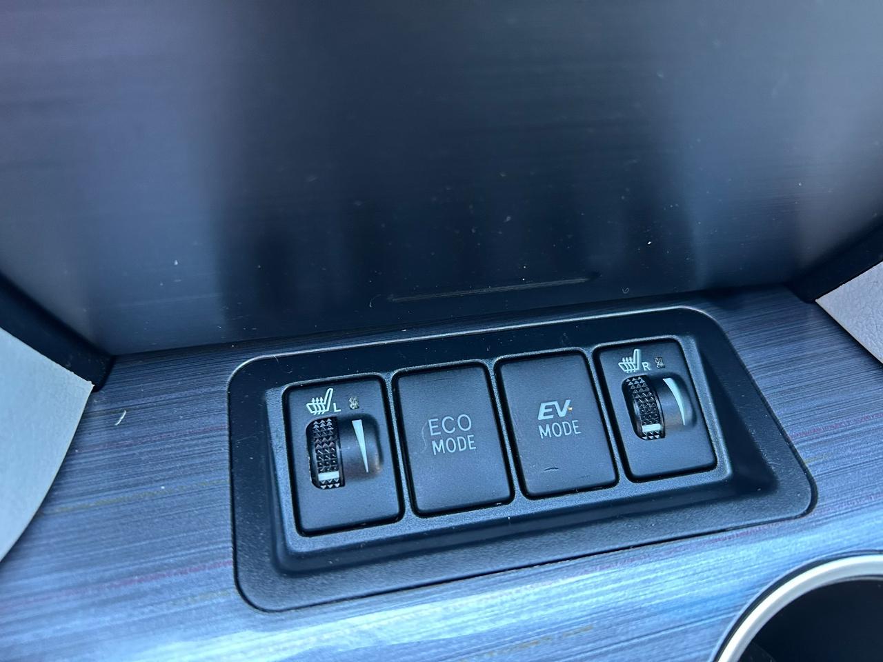Toyota Camry Hybrid XLE 2012