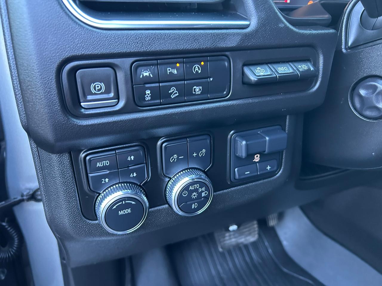 GMC Yukon XL AT4 2024