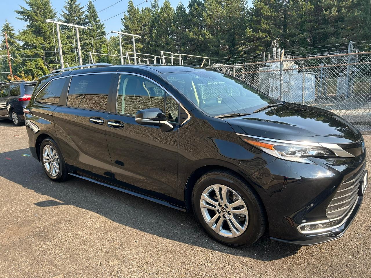 Toyota Sienna Platinum 7-Passenger AWD 2023