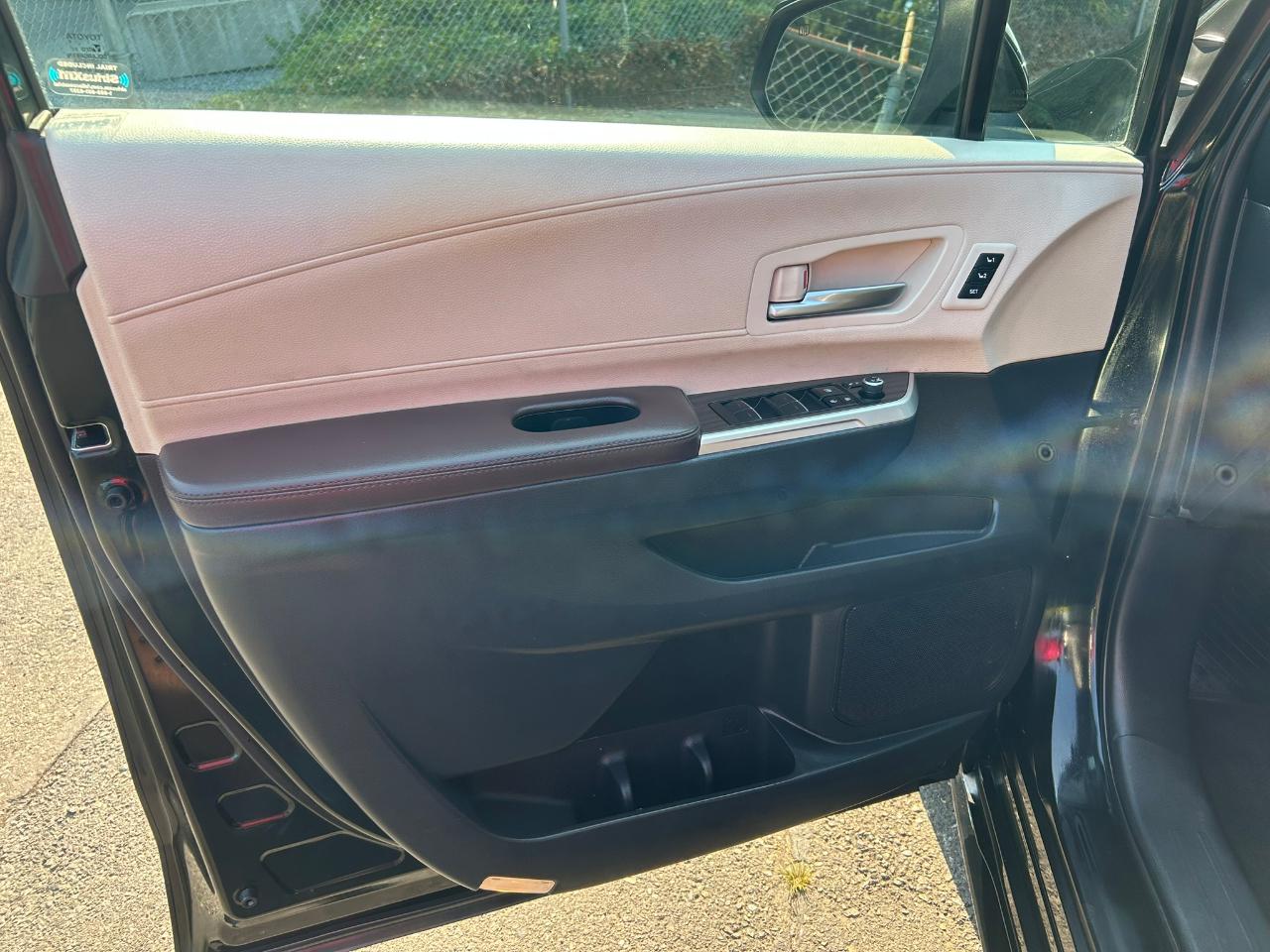 Toyota Sienna Platinum 7-Passenger AWD 2023