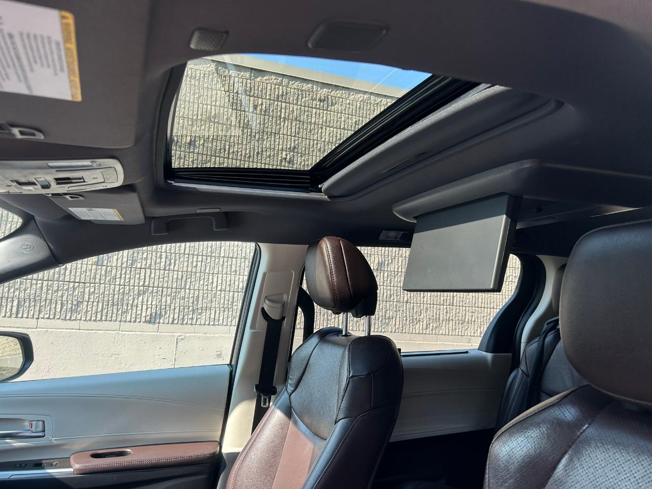 Toyota Sienna Platinum 7-Passenger AWD 2023