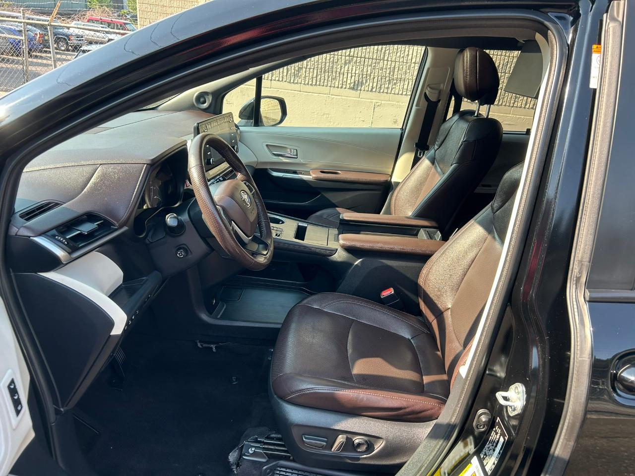 Toyota Sienna Platinum 7-Passenger AWD 2023