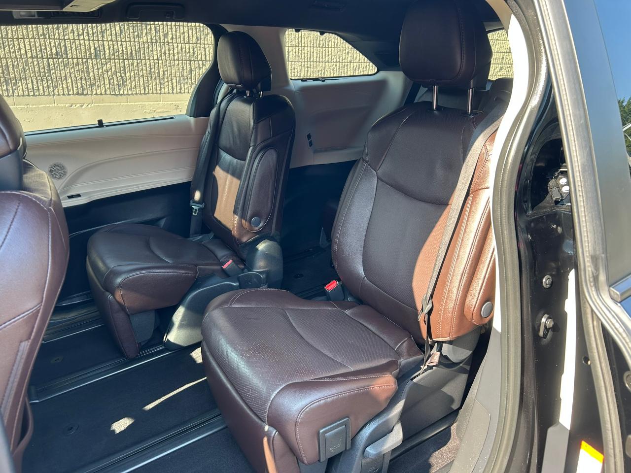 Toyota Sienna Platinum 7-Passenger AWD 2023