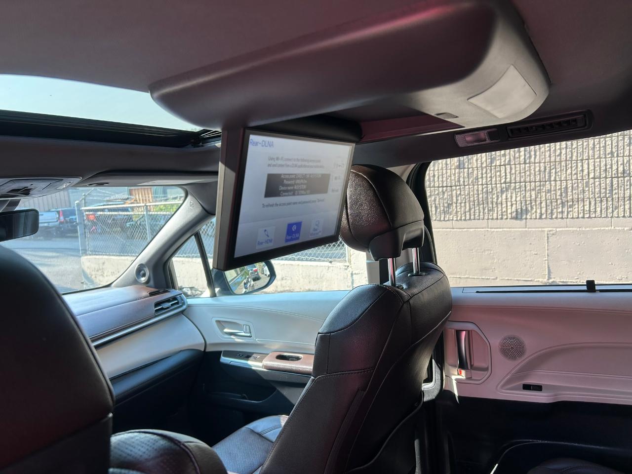 Toyota Sienna Platinum 7-Passenger AWD 2023
