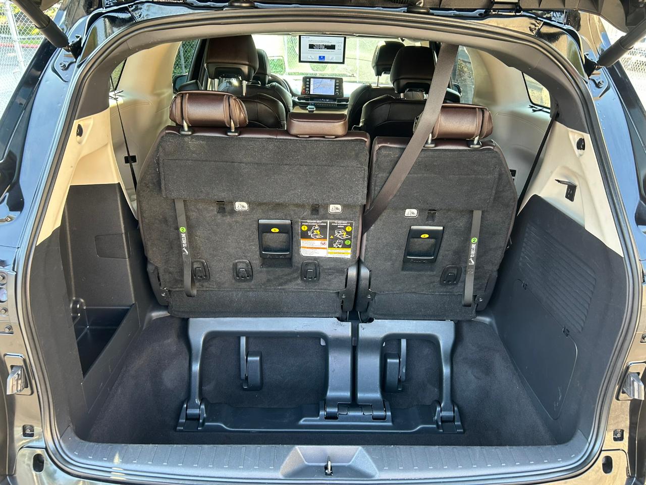 Toyota Sienna Platinum 7-Passenger AWD 2023