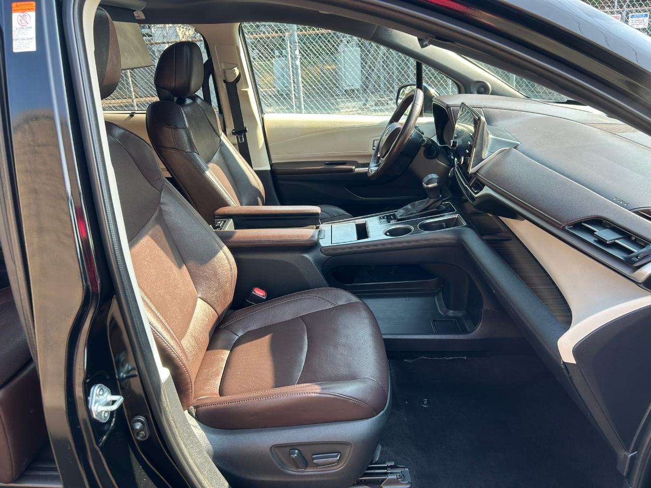 Toyota Sienna Platinum 7-Passenger AWD 2023