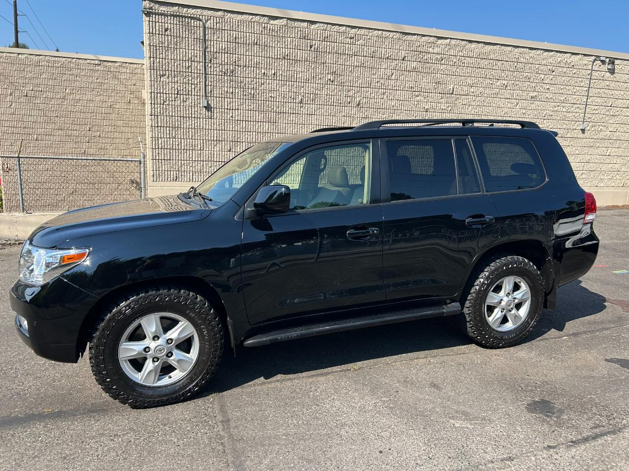 Toyota Land Cruiser 4WD 2011