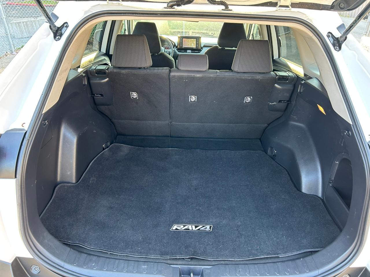 Toyota RAV4 Hybrid LE 2021