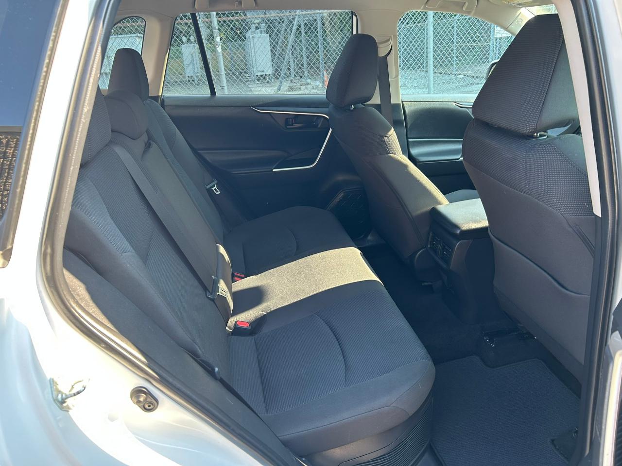 Toyota RAV4 Hybrid LE 2021